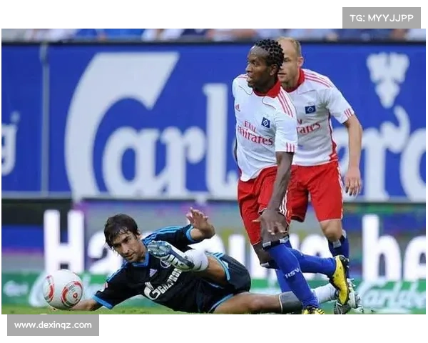 法尔范在沙尔克04战术体系中的核心作用与多面性分析